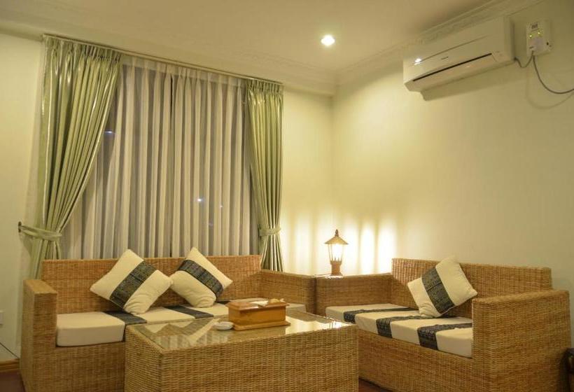 Sky Palace Hotel & Cafe Flight