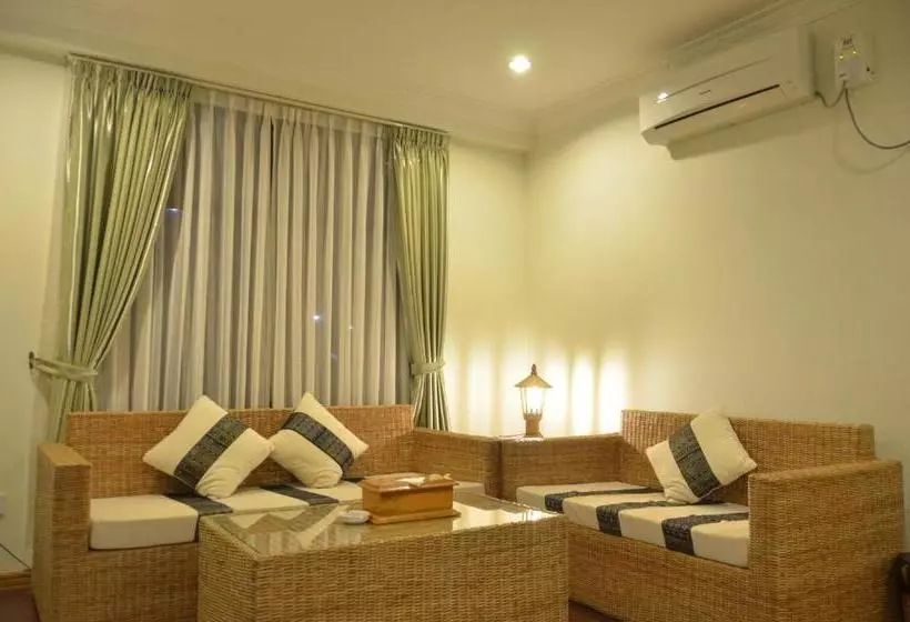 Sky Palace Hotel & Cafe Flight