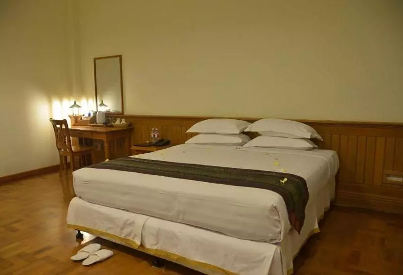 Sky Palace Hotel & Cafe Flight
