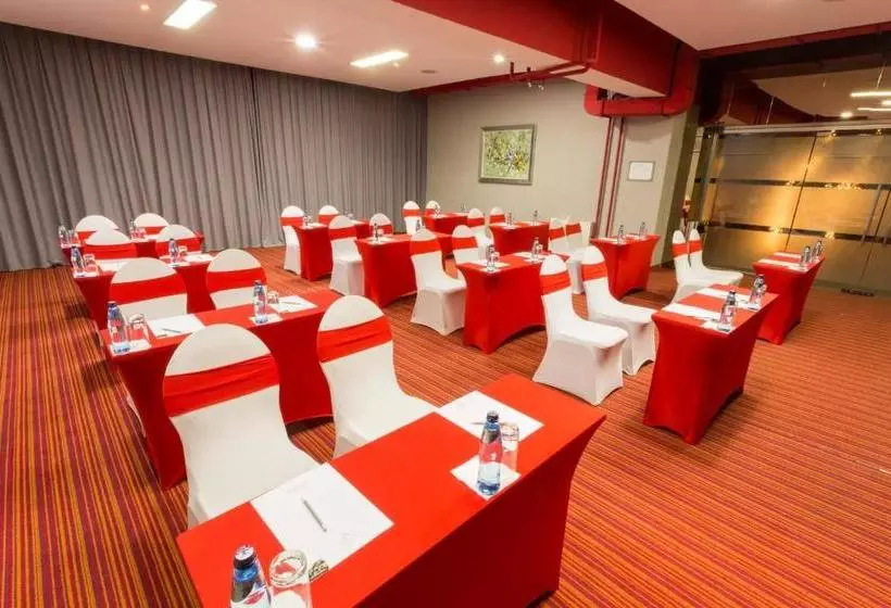 هتل The Corporate  And Resort In Nukht