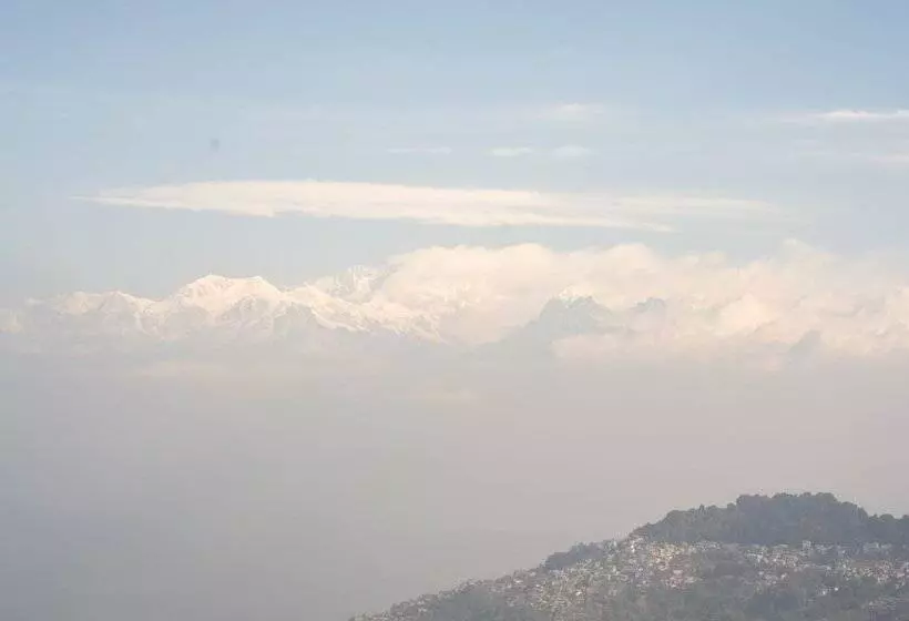 ホテル Treebo Eeshan Rodhi Resort, Darjeeling