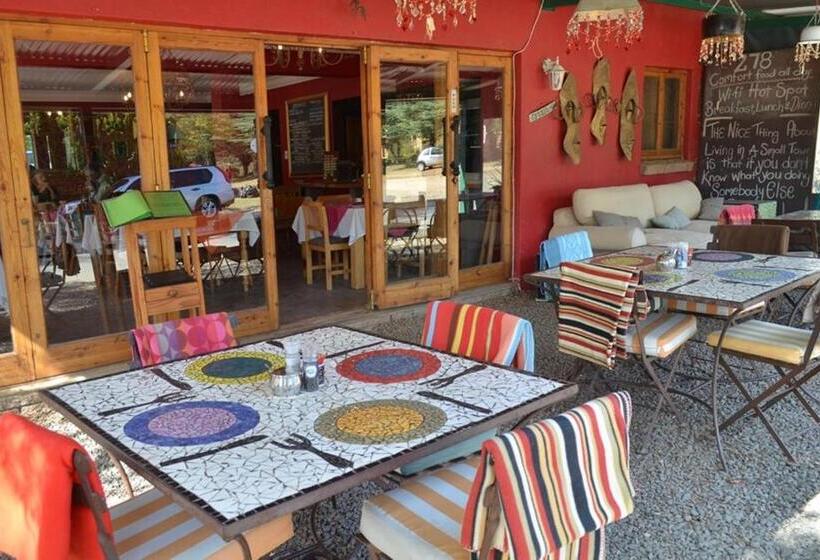 تختخواب و صبحانه 278 On Main