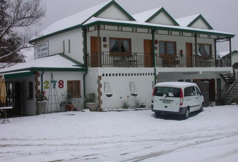 تختخواب و صبحانه 278 On Main