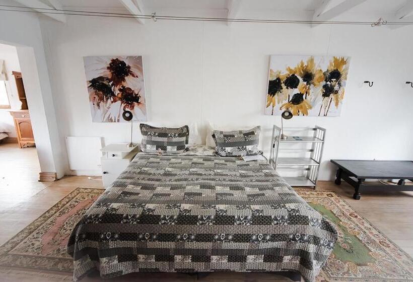 تختخواب و صبحانه 278 On Main