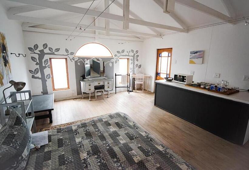 تختخواب و صبحانه 278 On Main