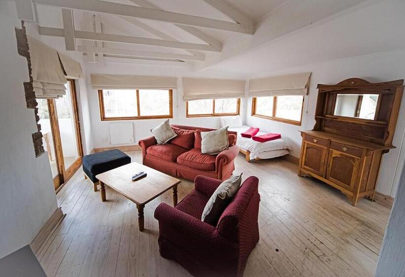 تختخواب و صبحانه 278 On Main