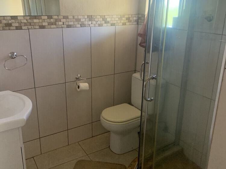 Bed and Breakfast Africa Footprints Guest House