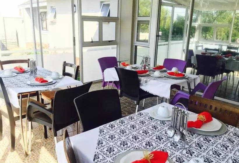 تختخواب و صبحانه Logos Guest House