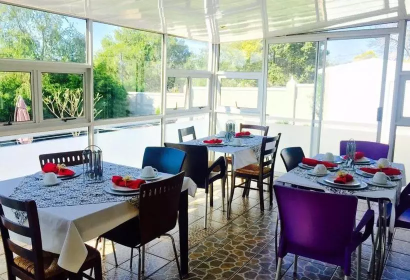 تختخواب و صبحانه Logos Guest House
