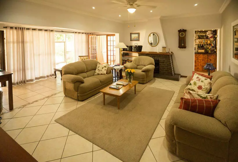 تختخواب و صبحانه Home From Home B And B