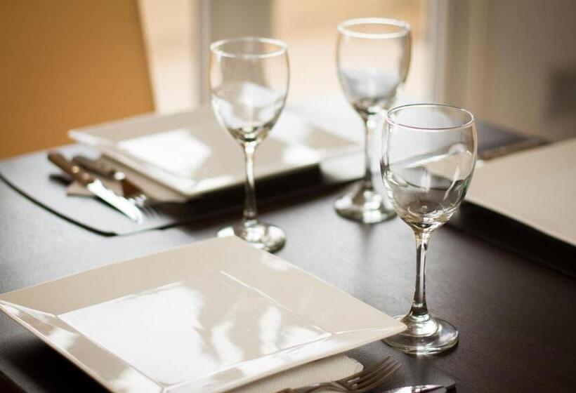 هتل Los Arboles Apart