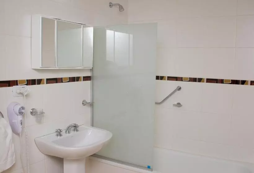 هتل Los Arboles Apart