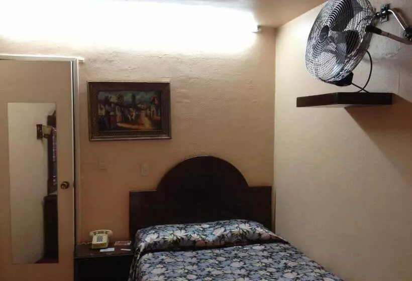 ホテル Gomez De Celaya