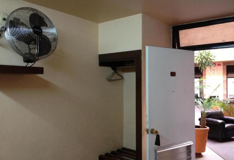 هتل Gomez De Celaya