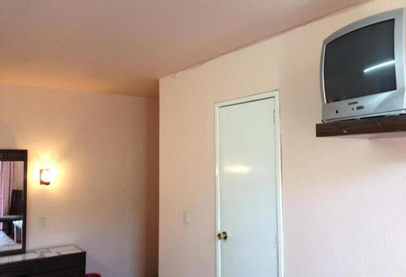 هتل Gomez De Celaya