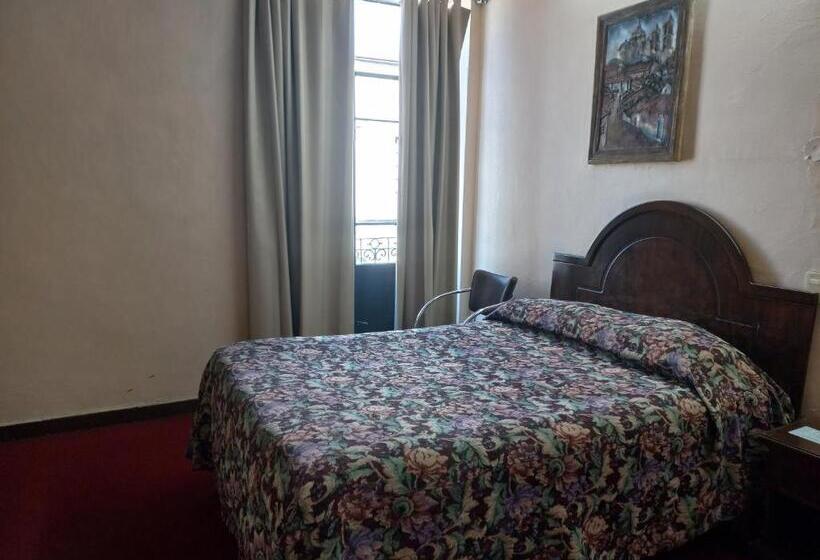 هتل Gomez De Celaya