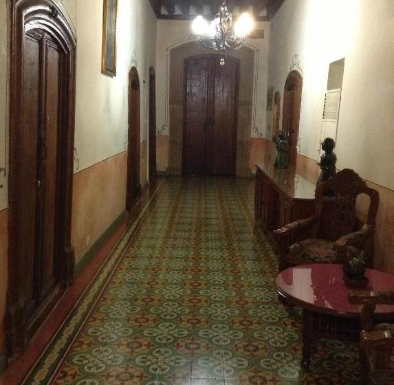 فندق Los Escudos