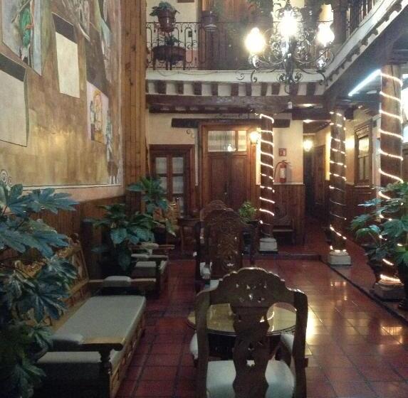 فندق Los Escudos