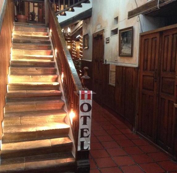 فندق Los Escudos