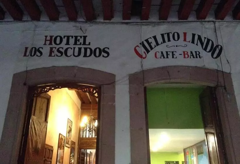 ホテル Los Escudos
