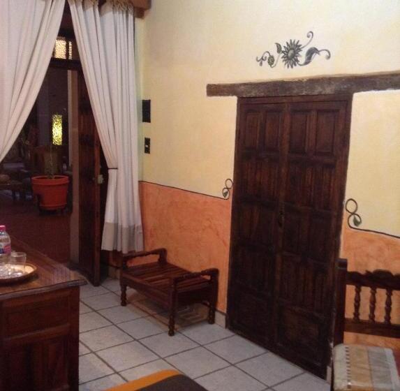 فندق Los Escudos