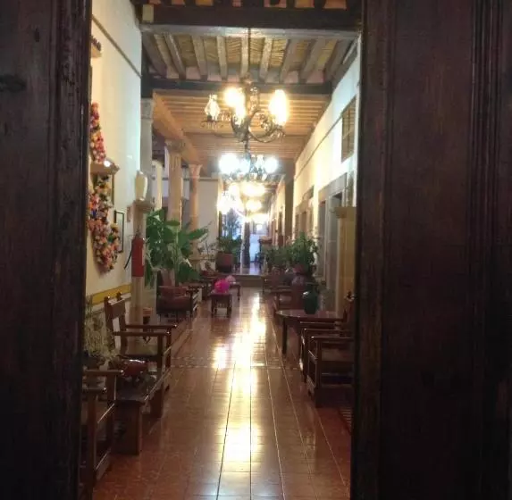 ホテル Los Escudos