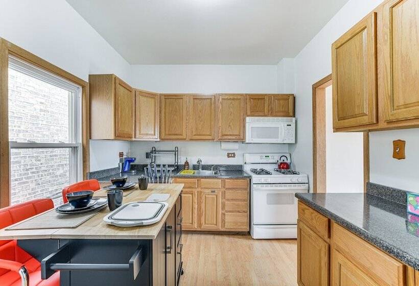 8 Mi To Chicago: Oak Park Home W/ Fenced Backyard!