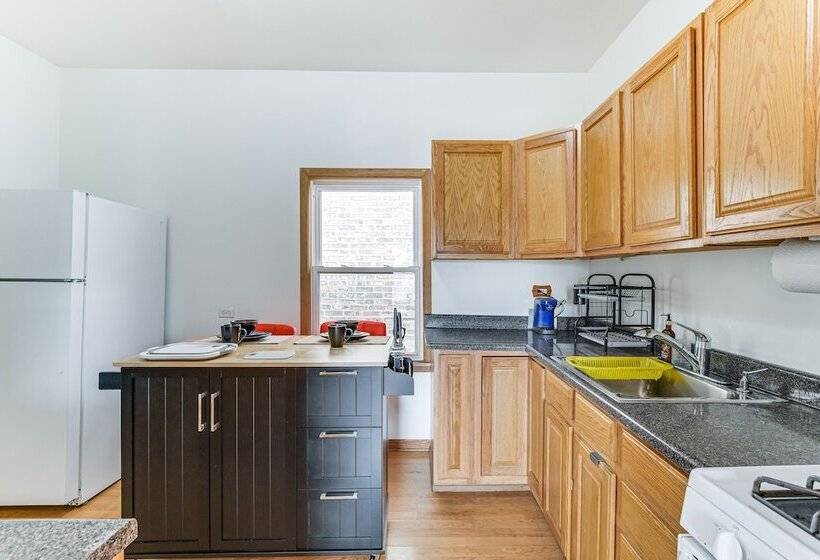 8 Mi To Chicago: Oak Park Home W/ Fenced Backyard!