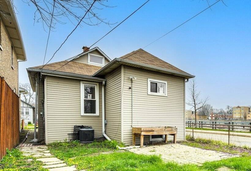 8 Mi To Chicago: Oak Park Home W/ Fenced Backyard!