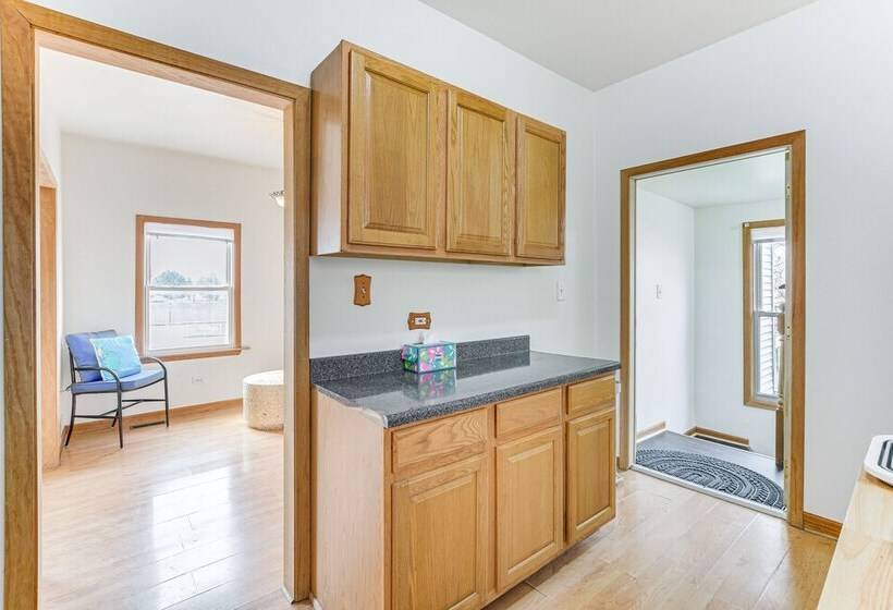 8 Mi To Chicago: Oak Park Home W/ Fenced Backyard!