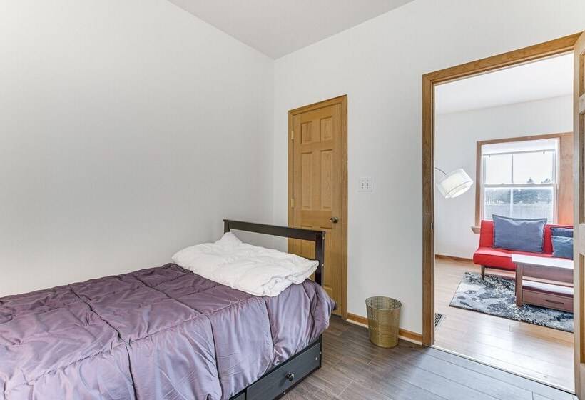 8 Mi To Chicago: Oak Park Home W/ Fenced Backyard!