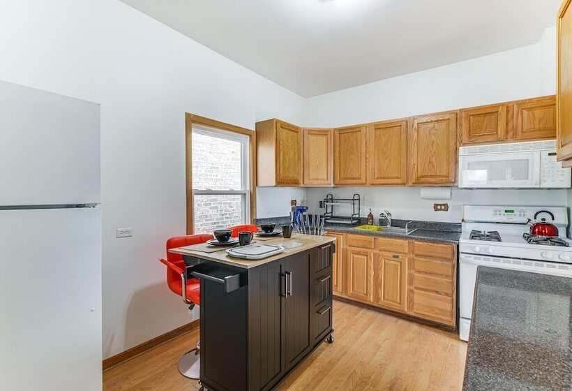 8 Mi To Chicago: Oak Park Home W/ Fenced Backyard!