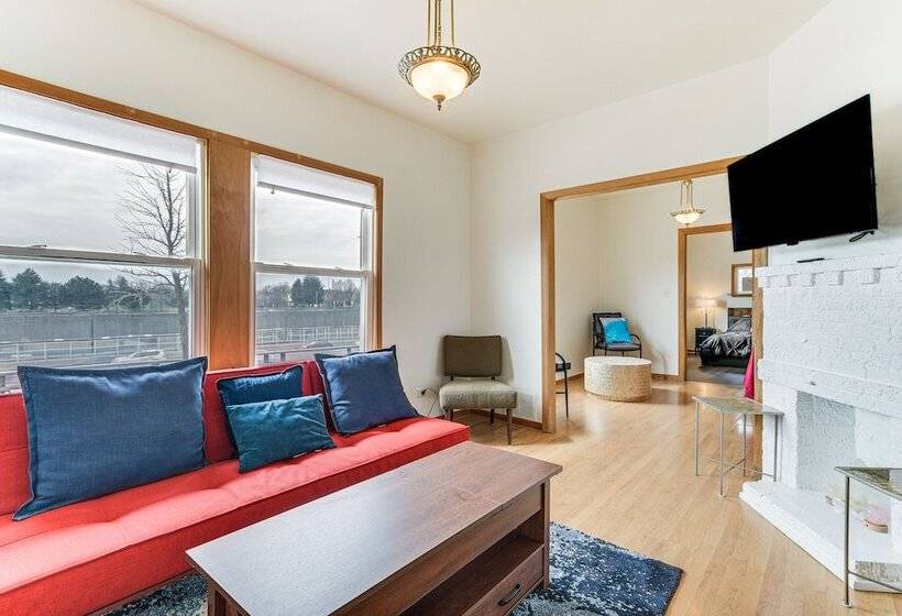 8 Mi To Chicago: Oak Park Home W/ Fenced Backyard!