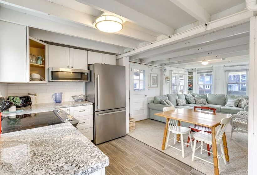 Charming Westbrook Cottage, Steps To Private Beach
