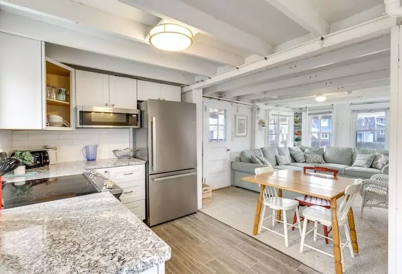 Charming Westbrook Cottage, Steps To Private Beach