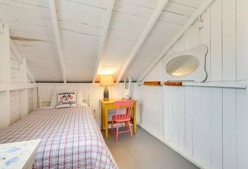 Charming Westbrook Cottage, Steps To Private Beach