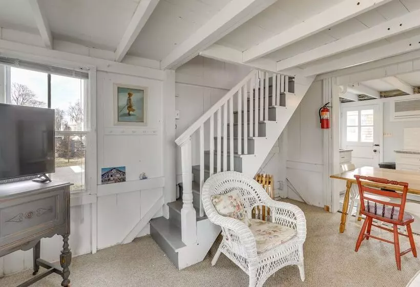 Charming Westbrook Cottage, Steps To Private Beach