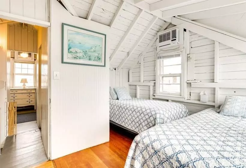 Charming Westbrook Cottage, Steps To Private Beach