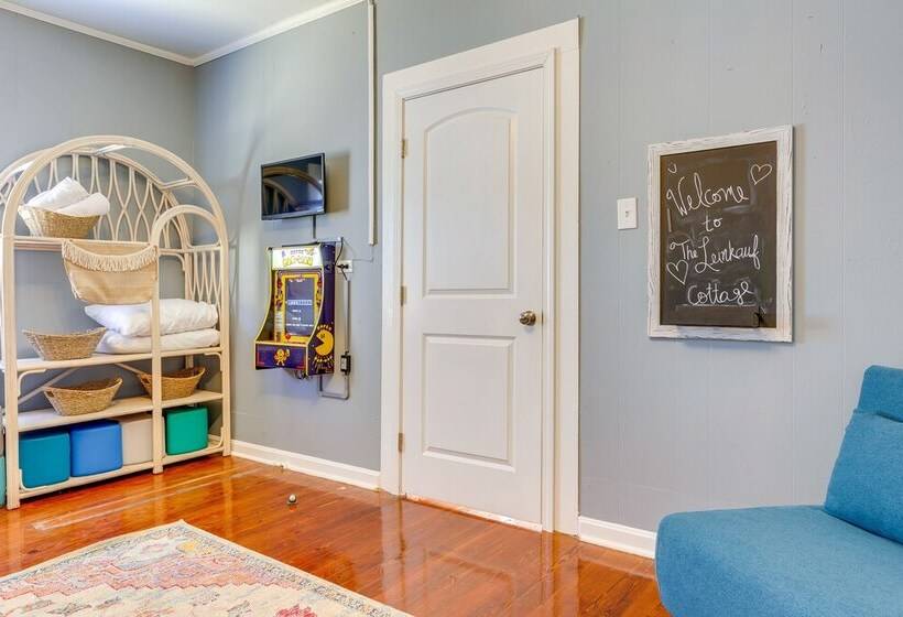 Lovely Mobile Home W/ Smart Tv: 2 Mi To Downtown!