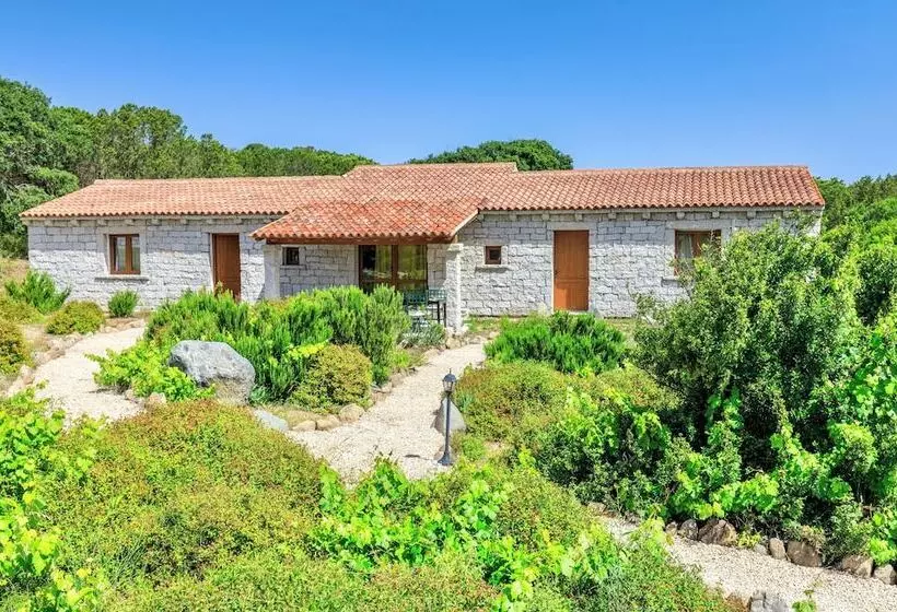 Residence Surrounded By Greenery With Swimming Pool In Badesi Just 300 Meters From The Sea