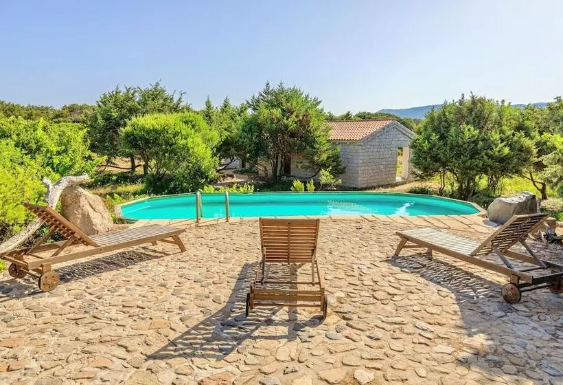 Residence Surrounded By Greenery With Swimming Pool In Badesi Just 300 Meters From The Sea
