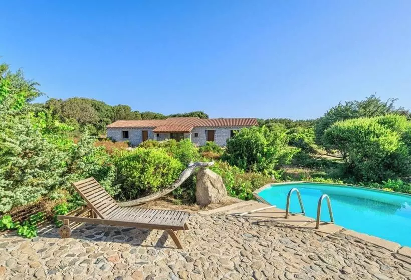 Residence Surrounded By Greenery With Swimming Pool In Badesi Just 300 Meters From The Sea