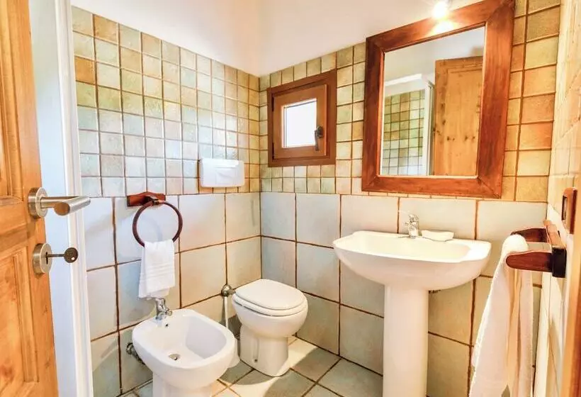 Residence Surrounded By Greenery With Swimming Pool In Badesi Just 300 Meters From The Sea