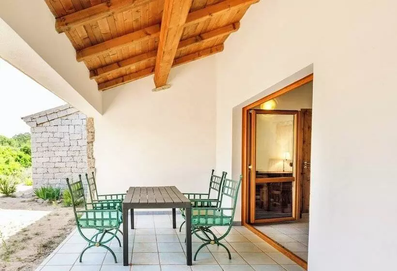Residence Surrounded By Greenery With Swimming Pool In Badesi Just 300 Meters From The Sea