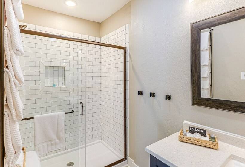 Charming Franklin Abode Near Sports Park & Fishing