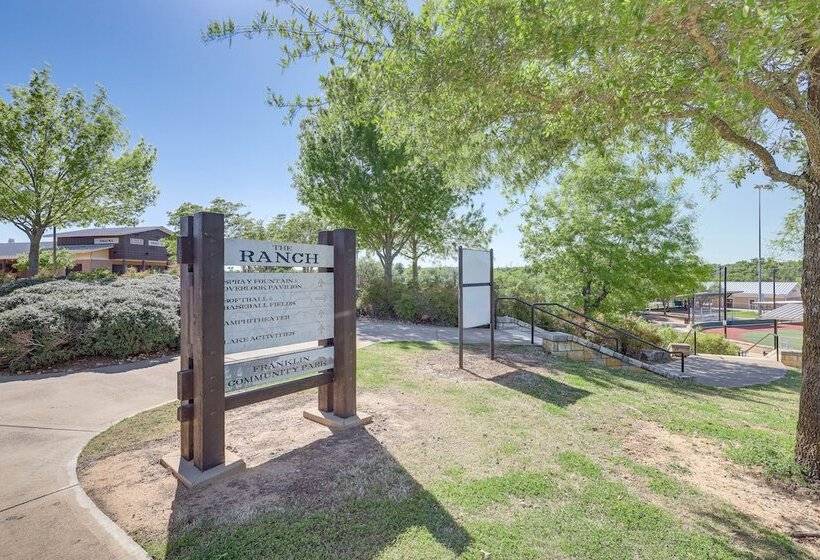 Charming Franklin Abode Near Sports Park & Fishing