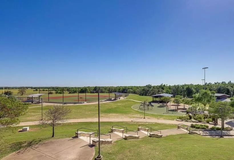 Charming Franklin Abode Near Sports Park & Fishing