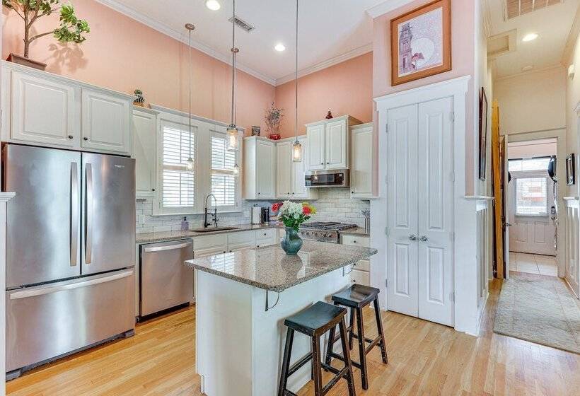 Charming Wilmington Cottage   Walk To Downtown!
