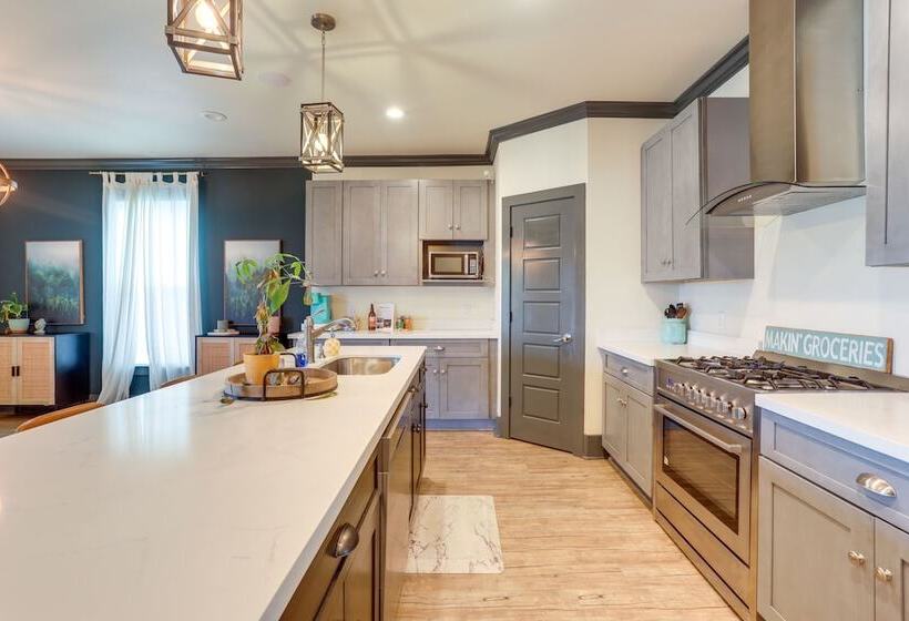 Cozy Arabi Home W/ Yard ~ 6 Mi To French Quarter!