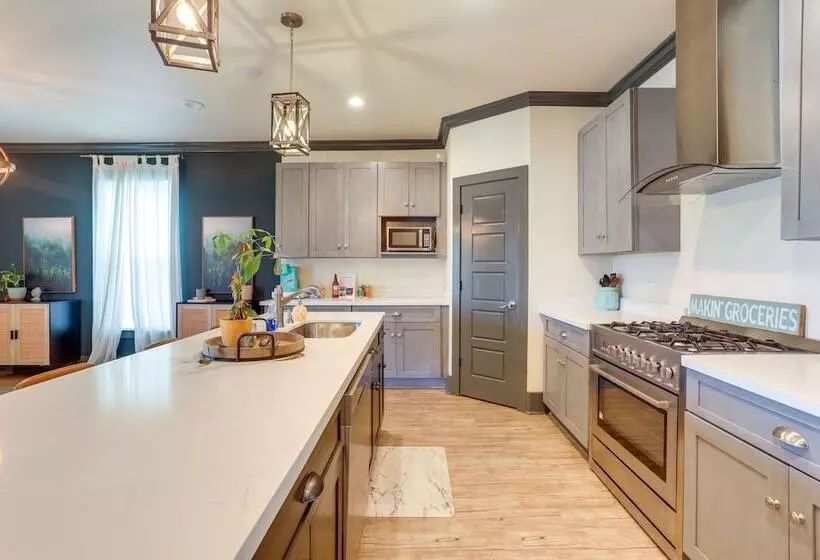 Cozy Arabi Home W/ Yard ~ 6 Mi To French Quarter!